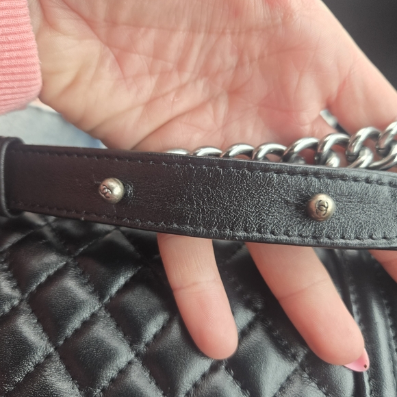 Chanel Black Quilted Leather Shoulder Bag - Picture 3 of 7